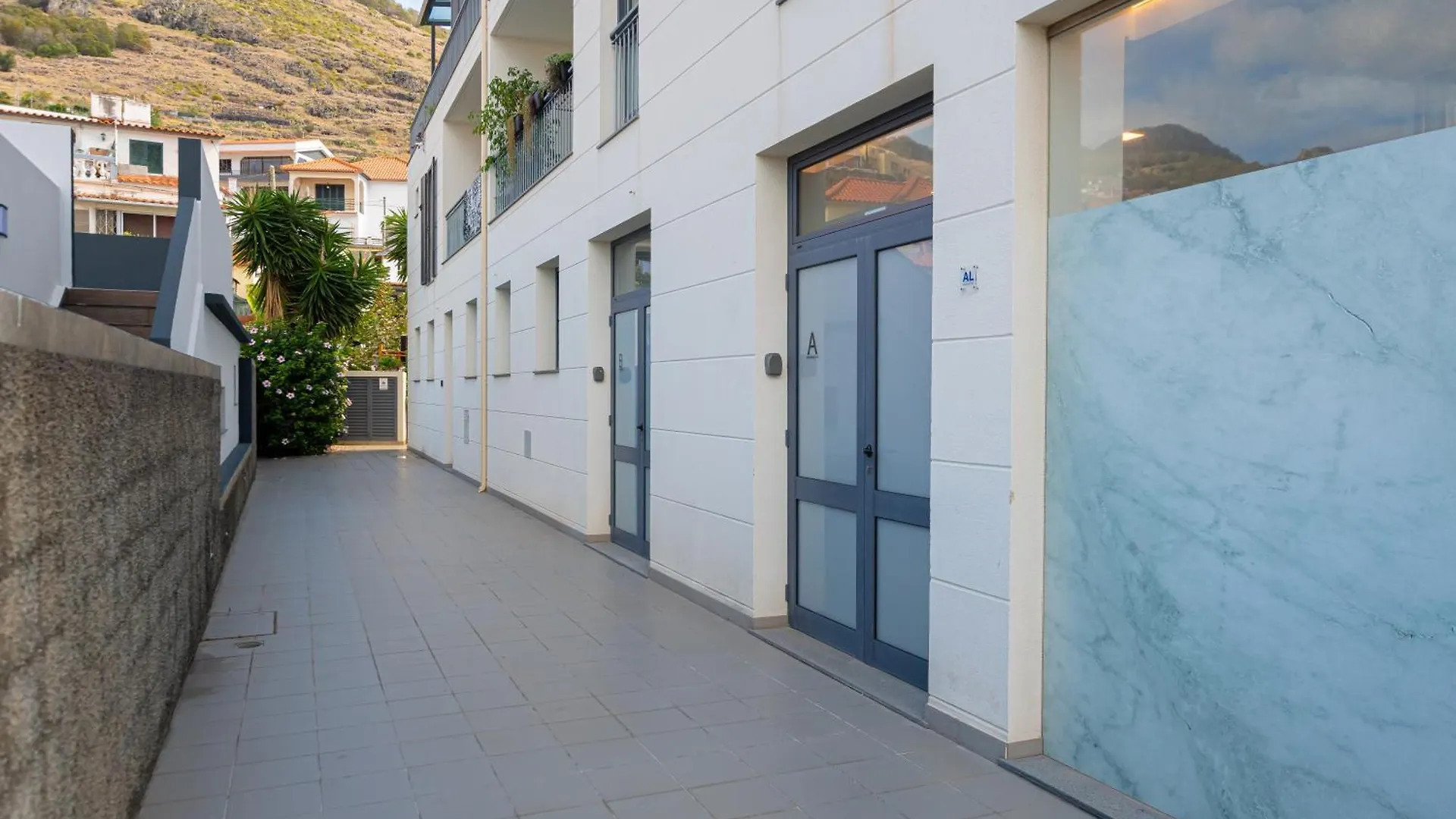 Vip Baia Beach Machico  Portekiz